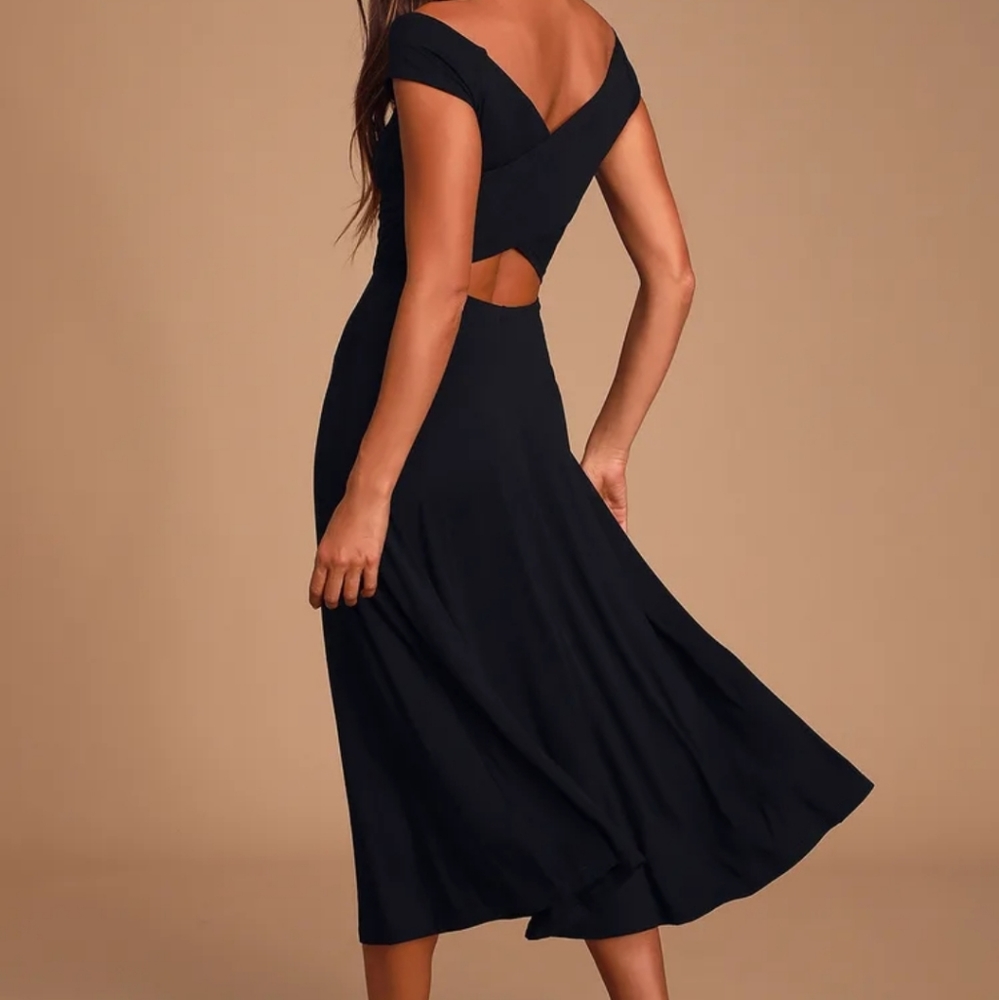 Lulu's open back black midi dress